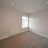 3 bed House - Mid Terrace for Rent - Photo 1