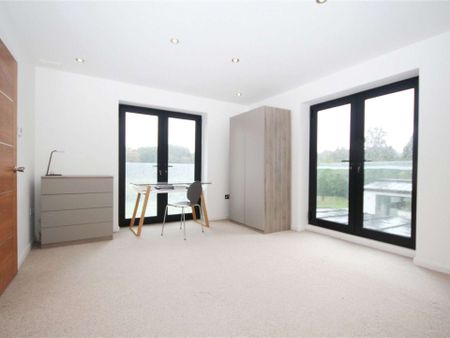 Exceptional contemporary home with substantial living space and stunning views - Photo 3