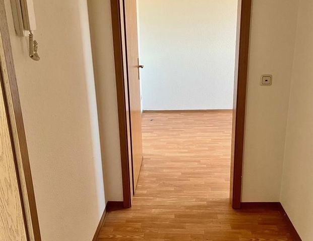 frei ab 01.01.2026 - Helle 1-Raum-Dachgeschosswohnung – ideal für junge Leute - Foto 1