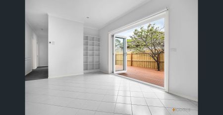 THREE-BEDROOM FAMILY HOME | GREAT LOCATION | LOW MAINTENANCE - Photo 3