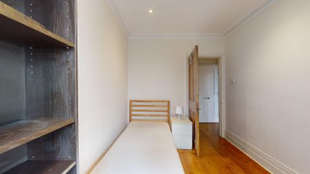 3 bedroom property to let - Photo 4