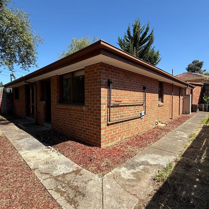 Quaint Villa Living! - Photo 1