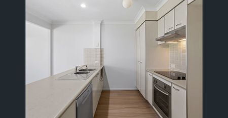 Stylish Townhouse in Prime Bracken Ridge Location - Photo 2