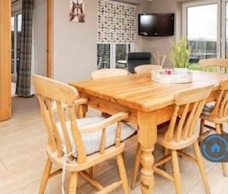 5 bedroom detached house to rent - Photo 2