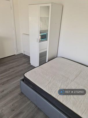 1 bedroom in a house share to rent - Photo 1