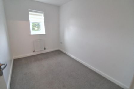 3 bedroom Detached house to let - Photo 5