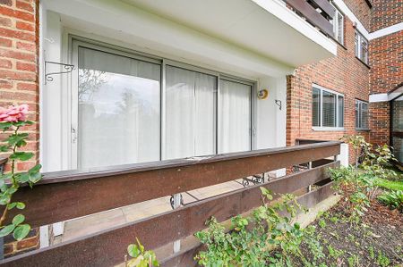 3 bedroom flat to rent - Photo 2