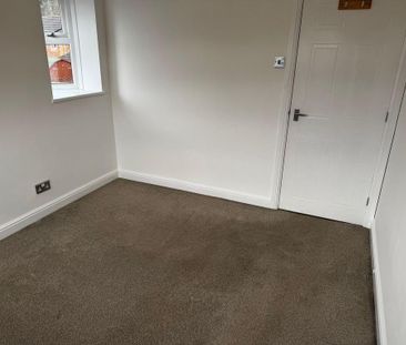 2 bedroom end of terrace house to rent - Photo 3