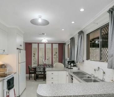 Family home in convenient location - Photo 2