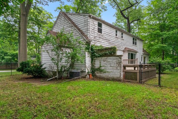 For Lease - 330 Poplar Drive, Oakville, Ontario - Photo 1