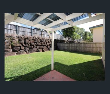 Beautiful 3 Bedroom Family Home Available! - Photo 5