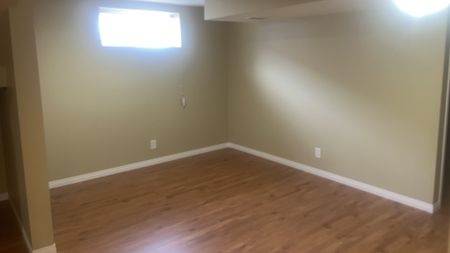 Beautiful 4 Bed Home On Corner Lot In Saddleridge – Prime Location - Photo 3