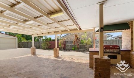 Spacious 3 Bedroom Home 2 Bathroom, 3 Car - Photo 3