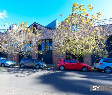 Tri-level 2 Bedrooms and study available in Camperdown - Photo 3