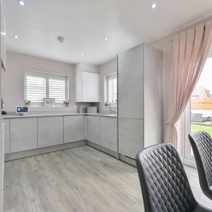 3 bedroom semi-detached house to rent - Photo 1