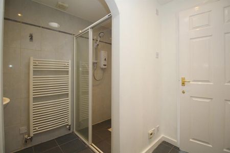 5 bedroom semi-detached house to rent - Photo 3