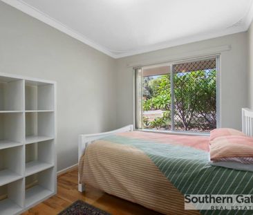 4 BEDROOM HOME WITH WORKSHOP - Photo 2