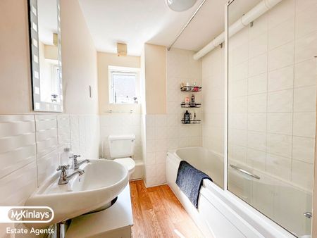 2 BEDROOM APARTMENT - Photo 5