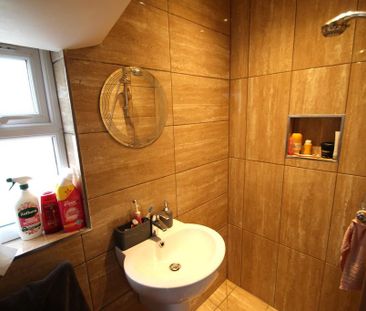 5 bedroom semi-detached house to rent - Photo 3