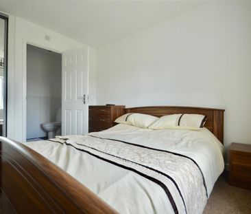 3 bedroom end of terrace house to rent - Photo 6