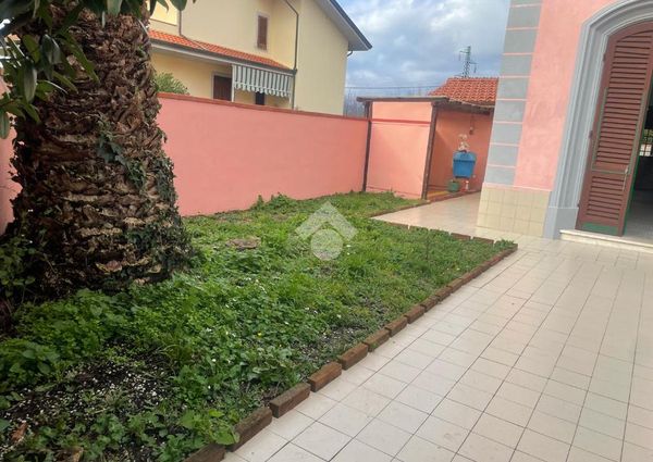 Casa indipendente in affitto