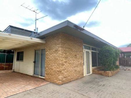 Tamworth Furnished Accommodation - East Tamworth - Photo 2