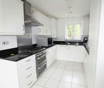 Semi-detached house to rent on - Photo 5