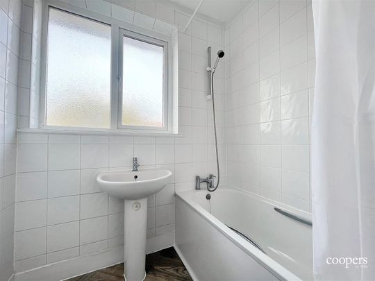3 bedroom house - semi-detached - Photo 1
