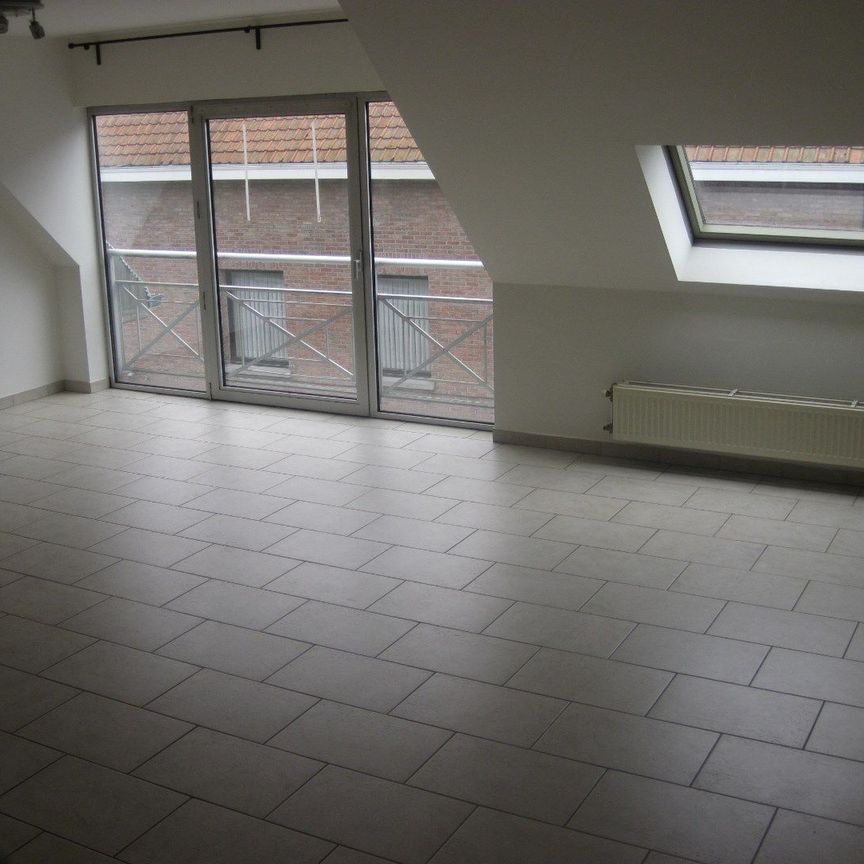 Bijzonder ruim appartement in hartje Kruishoutem. - Photo 1