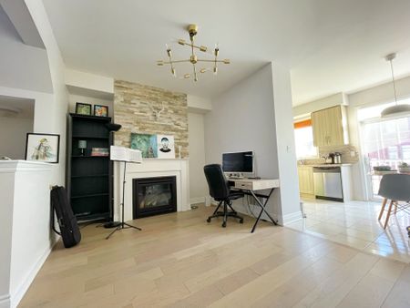 For Lease - 64 Mack Clement Lane, Richmond Hill, Ontario - Photo 2