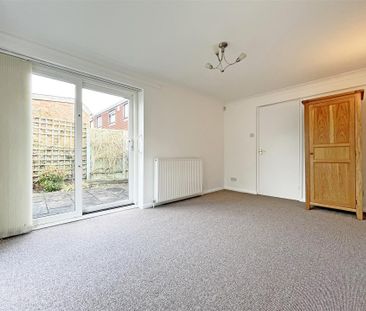 2 bedroom Detached bungalow to rent - Photo 3