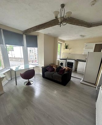 £750 PCM, Furnished One Bedroom First Floor Flat in Richmond Road, Roath, Cardiff, CF24 3BS - Photo 1