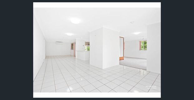 SPACE, STYLE & MODERN COMFORT ALL IN ONE - Photo 1