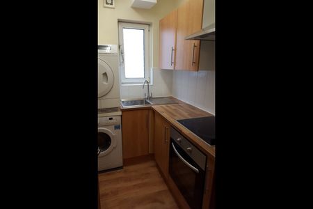 Room in a Shared Flat, Woodville Road, CR7 - Photo 2