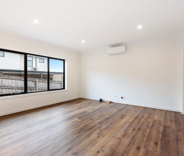 Townhouse Living with Modern Comfort - Photo 4