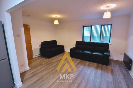 2 bedroom flat to rent - Photo 2