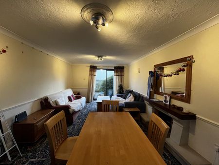 4 bedroom detached house to rent - Photo 2