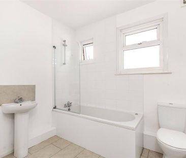 2 bedroom maisonette to rent - Photo 2