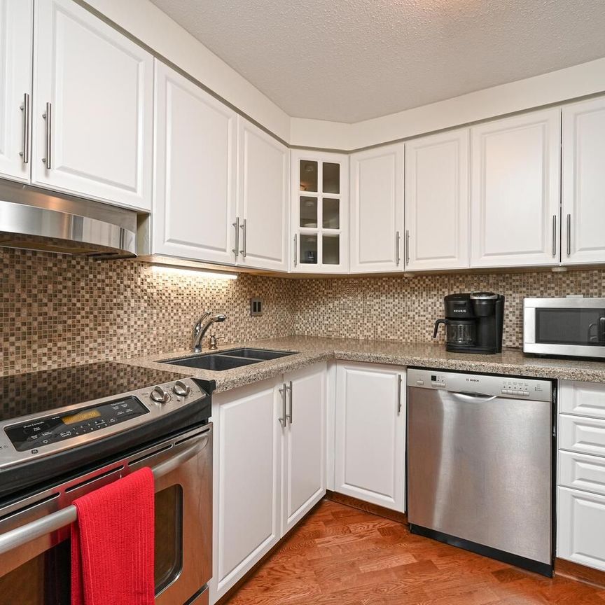 For Lease - 80 Sandcastle Drive Unit# 912, South of Baseline to Knoxdale, Ontario - Photo 1