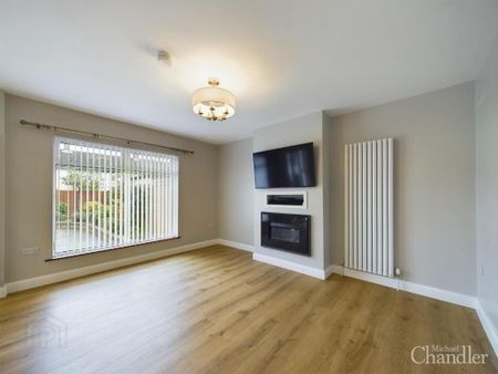12 Belvoir Crescent, Belfast, BT8 7EJ - Photo 2