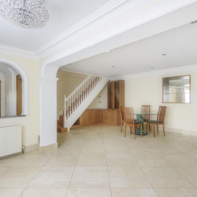 5 bedroom detached house to rent - Photo 1