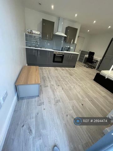 Studio to rent - Photo 5