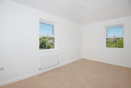 2 bedroom end of terrace house to rent - Photo 5