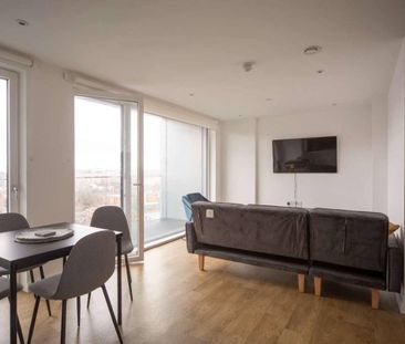 Room in a Shared Flat, Halogen House, M3 - Photo 2
