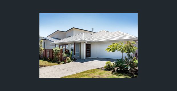 Luxurious Waterfront Living - Photo 1