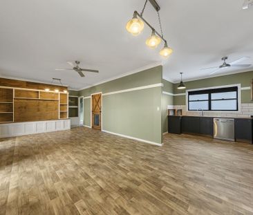 Private residence with large barn shed - Photo 6