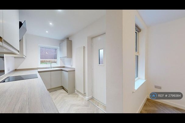 2 bedroom semi-detached house to rent - Photo 1