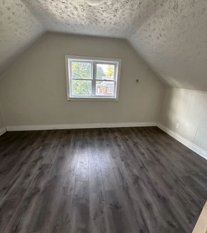 For Lease - 123 Henry Street, Barrie, Ontario - Photo 4
