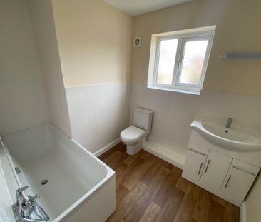 4 bedroom detached house to rent - Photo 2