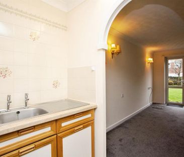 1 bedroom retirement property to rent - Photo 2